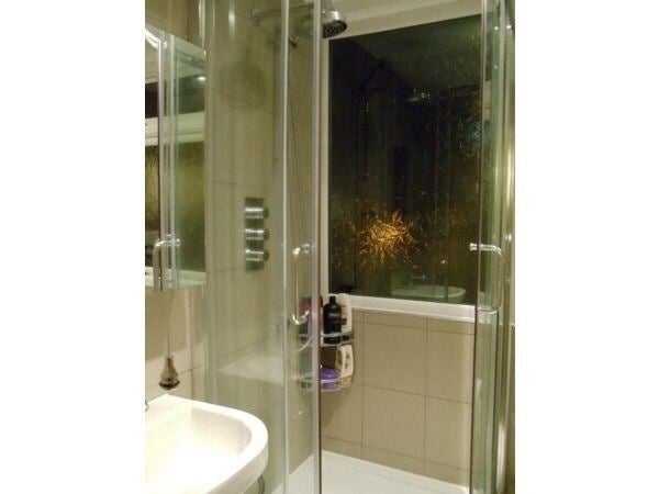 Photo 1: Shower room