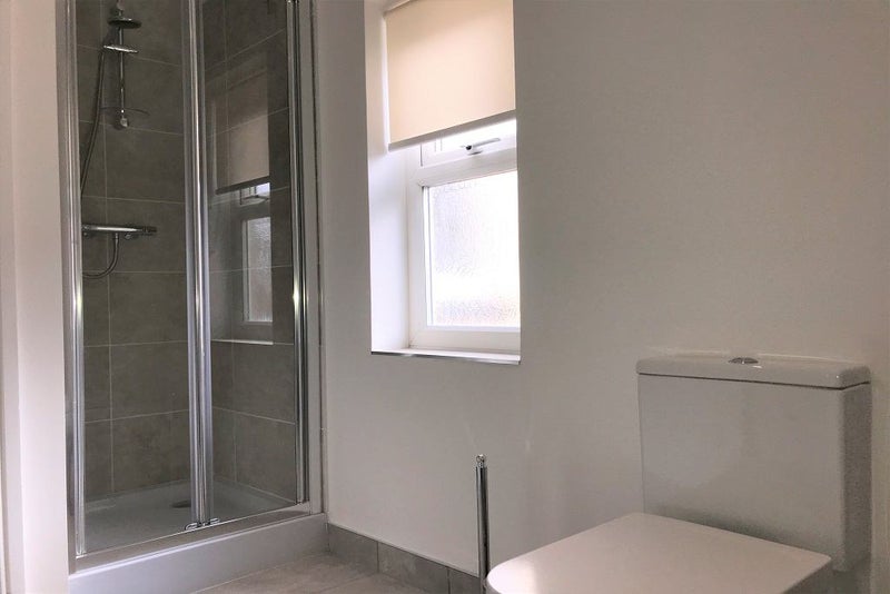 'Large Ensuite Room Available at BURNS St Mansfield' Room to Rent from