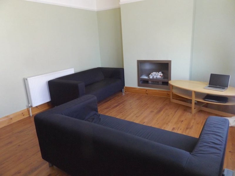'4 Bed House Share Bramley All Bills Included' Room to Rent from