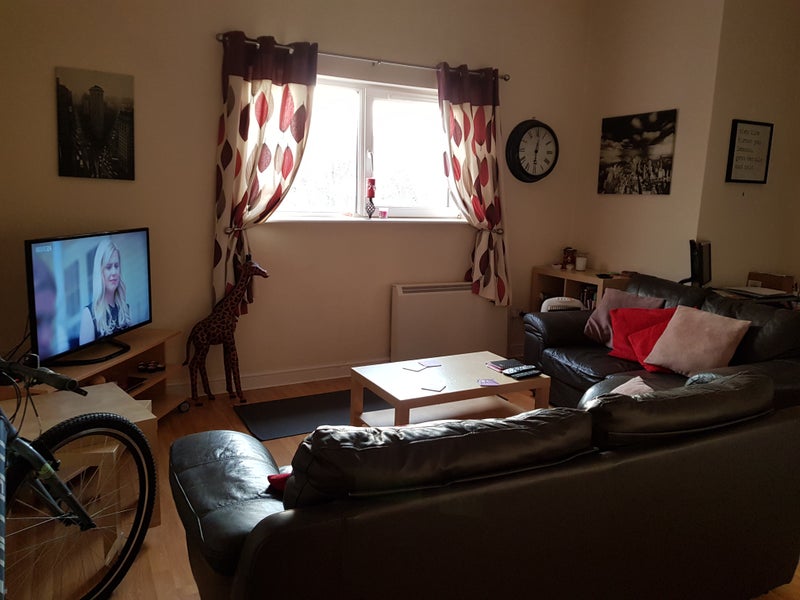 Photo 1: living room