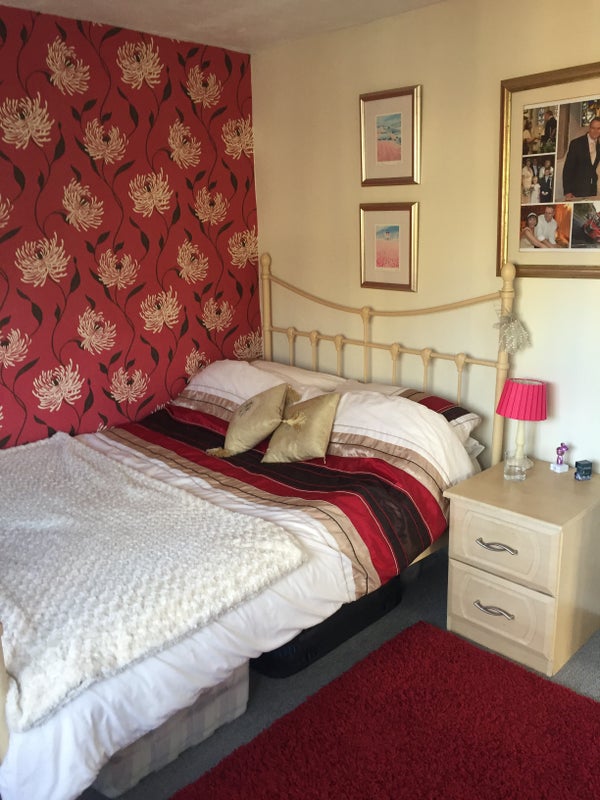 'Double room near to Broadmoor hospital' Room to Rent from SpareRoom