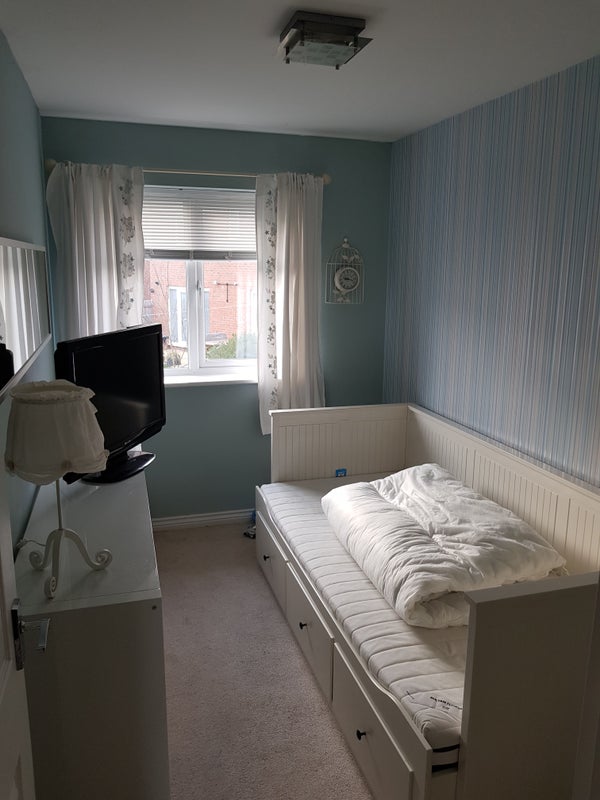 'Room in 3 bed house in Hilperton with garden' Room to Rent from SpareRoom