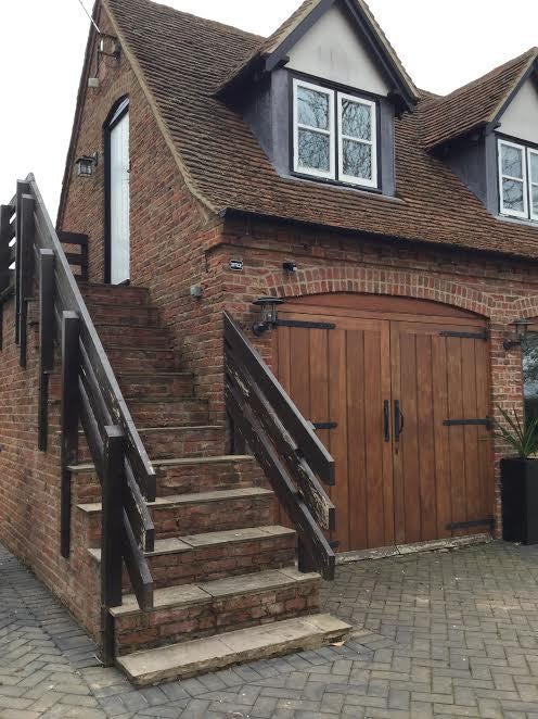 Photo 1: Fully serviced top floor annexe with private parking. Mon- Fri let, all bills incl