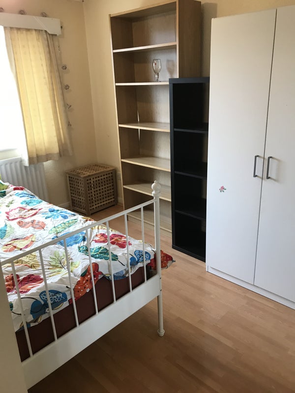 'Double bedroom near Russells Hall Hospital' Room to Rent from SpareRoom