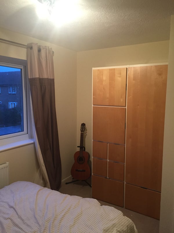 'Double Room in Redhill Near Station' Room to Rent from SpareRoom
