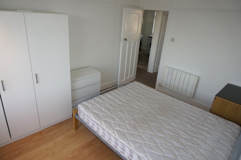 '2 bedroom flat for rent in Morden / Wimbledon' Room to Rent from SpareRoom
