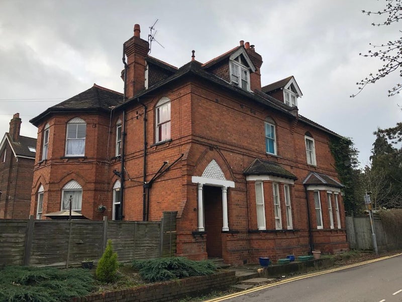 'Studio Flat 2Minutes From Watford Junction Station' Room to Rent from SpareRoom