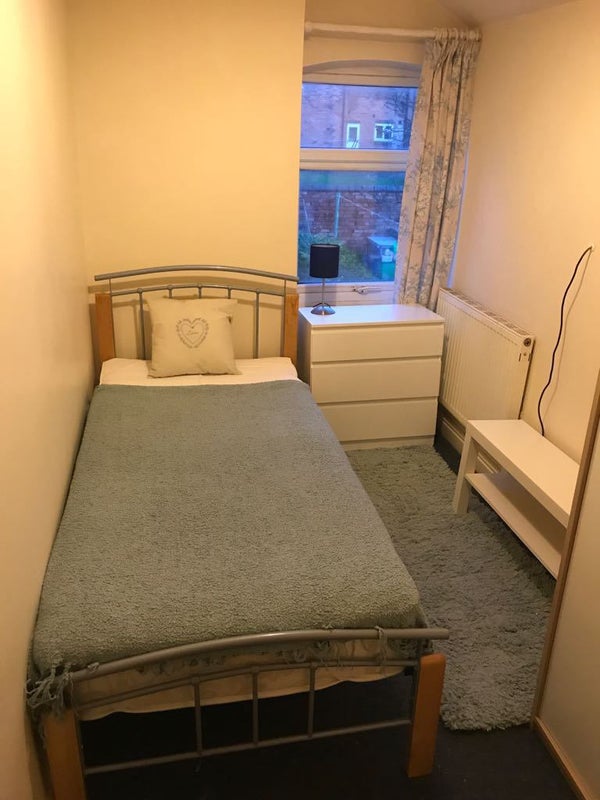 Photo 1: Single bedroom