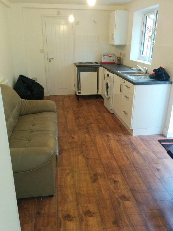 '1 bedroom Annex in Sutton bills inc' Room to Rent from SpareRoom