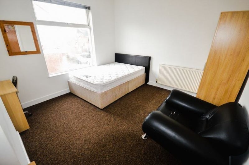 Photo 1: Room 1