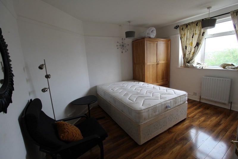 Photo 1: Dble Room 1 Angle 1