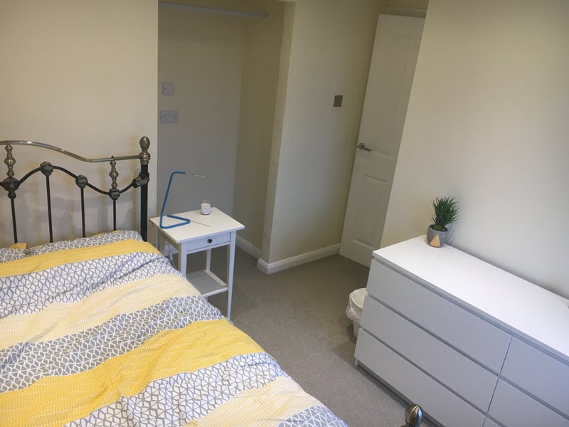 Photo 1: Bedroom