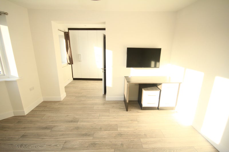 'Studio Flat Uxbridge' Room to Rent from SpareRoom