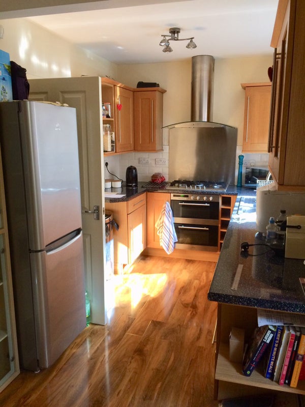 Large Detached 3 Y House With 2 Living Rooms Room To