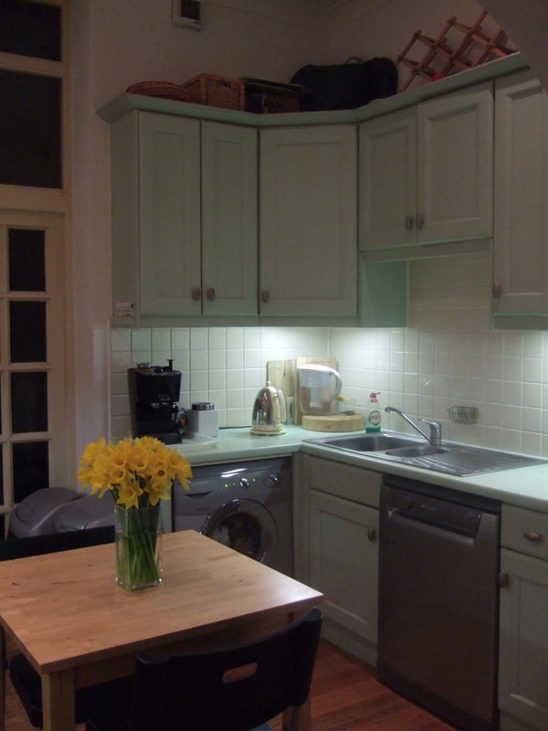 Photo 1: kitchen