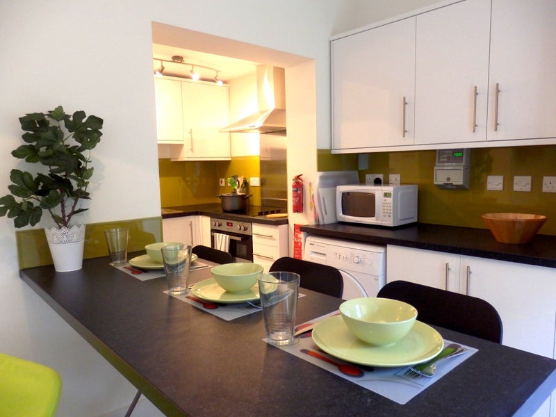 Photo 1: Kitchen with breakfast bar