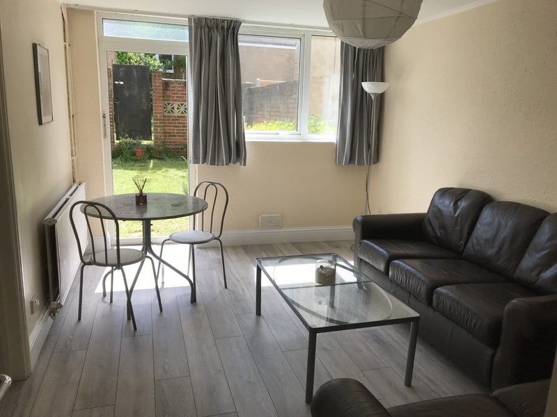 'Fab Double in Amazing Location in Central Redhill' Room to Rent from SpareRoom