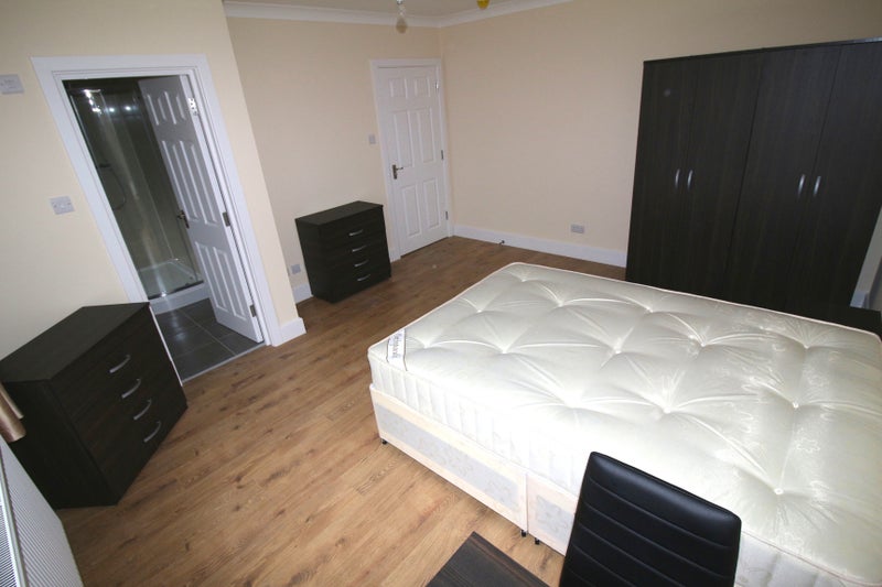 'Beautiful brand new ensuite in Stanmore' Room to Rent from SpareRoom