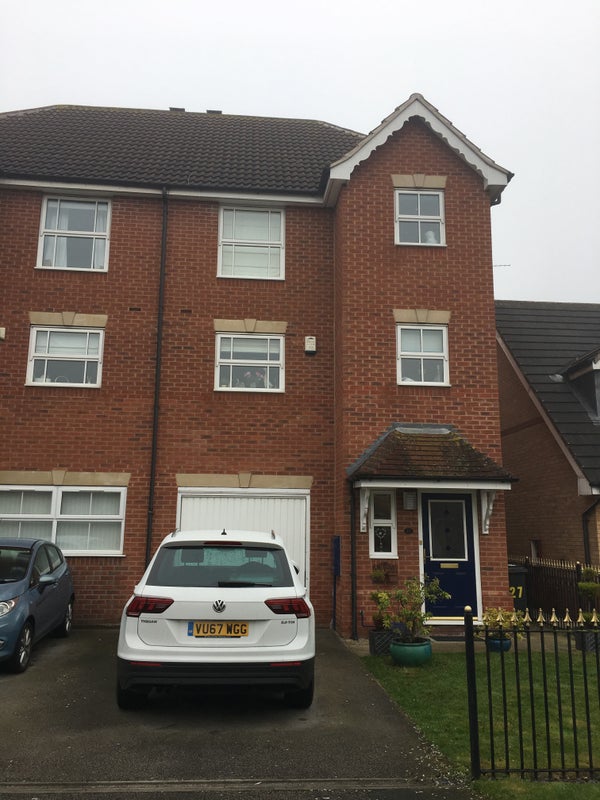 Photo 1: Quiet cul de sac