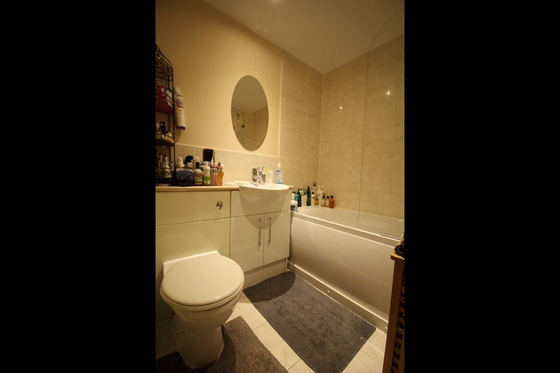 '2 Bed Flat, Wimbledon, Durnsford Road, SW19' Room to Rent from SpareRoom