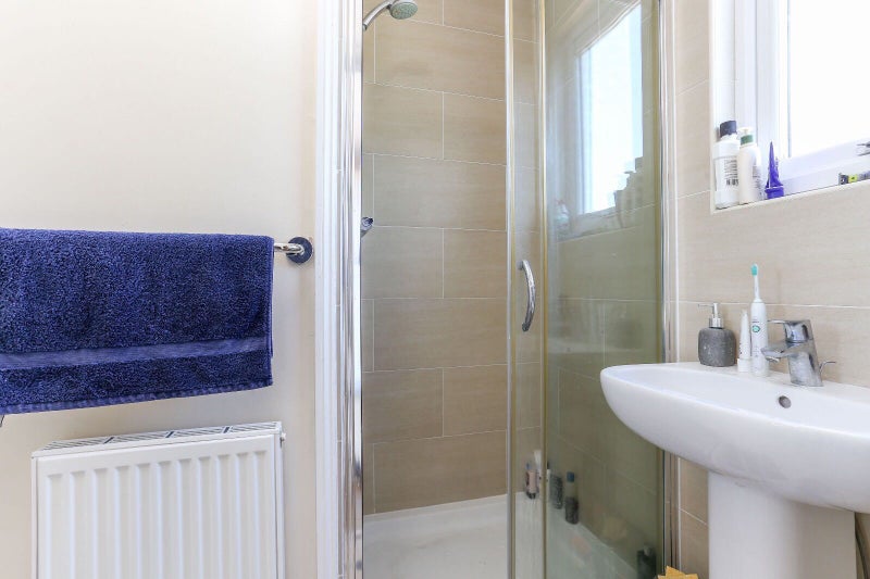 'Lovely en suite room in Ealing' Room to Rent from SpareRoom