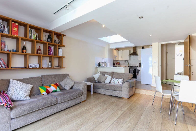 'Lovely en suite room in Ealing' Room to Rent from SpareRoom