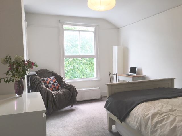 Photo 1: bedroom 1