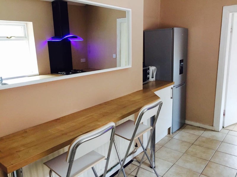 Photo 8: Kitchen