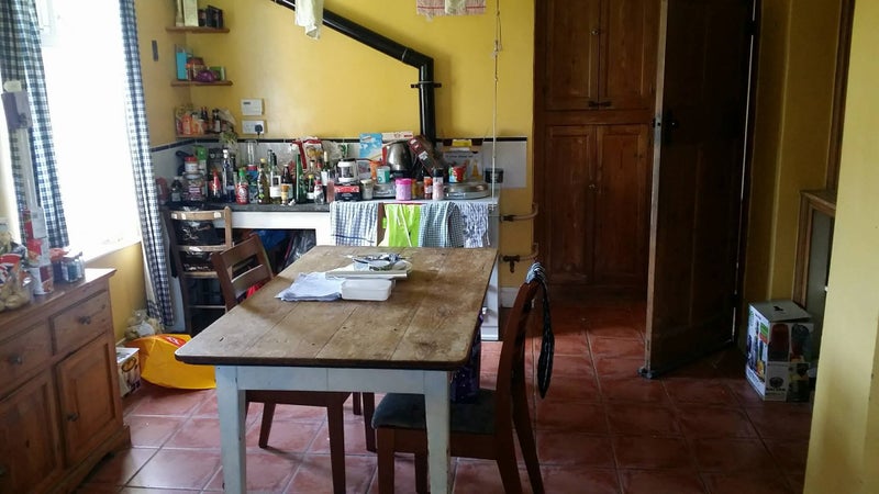 Photo 2: Kitchen