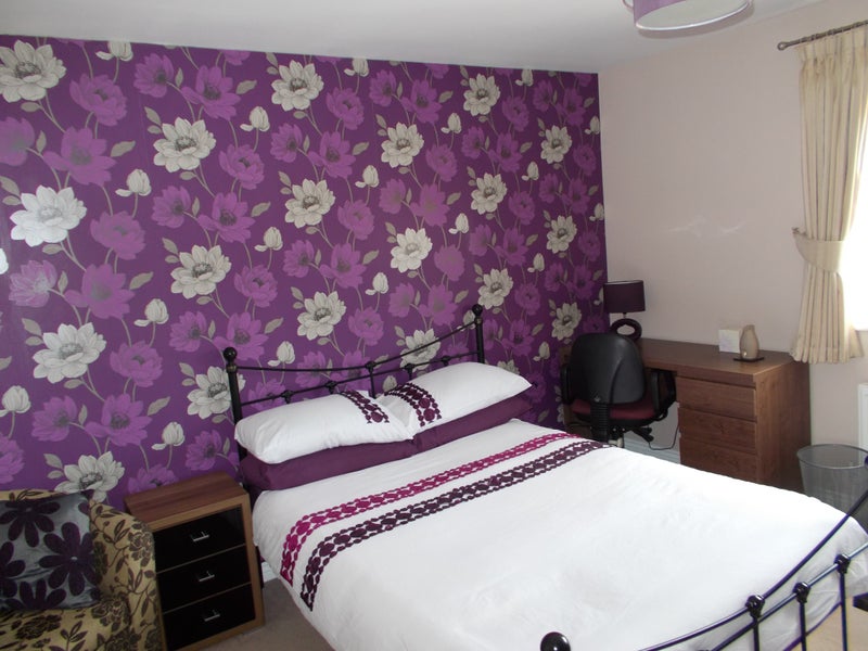 Photo 1: Bedroom Pic 1