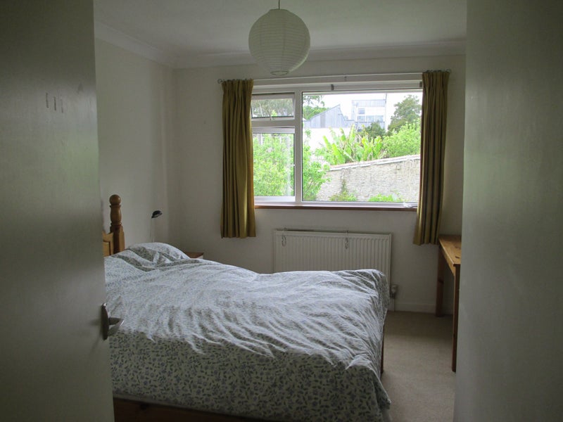 Photo 1: The vacant double bedroom