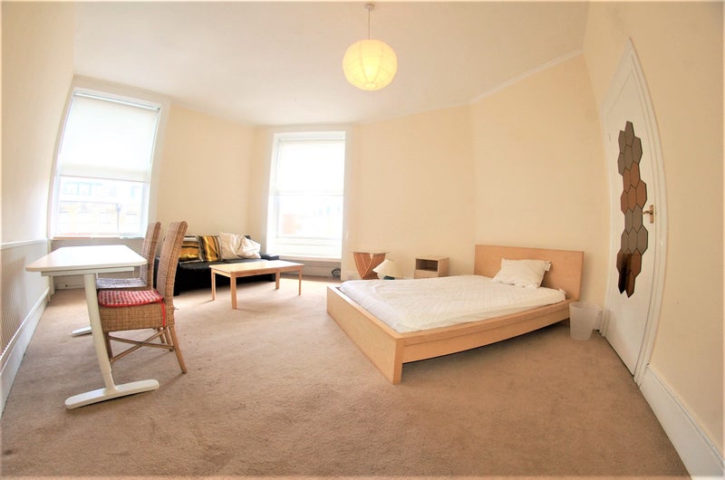 'Spacious Flat in Holborn' Room to Rent from SpareRoom