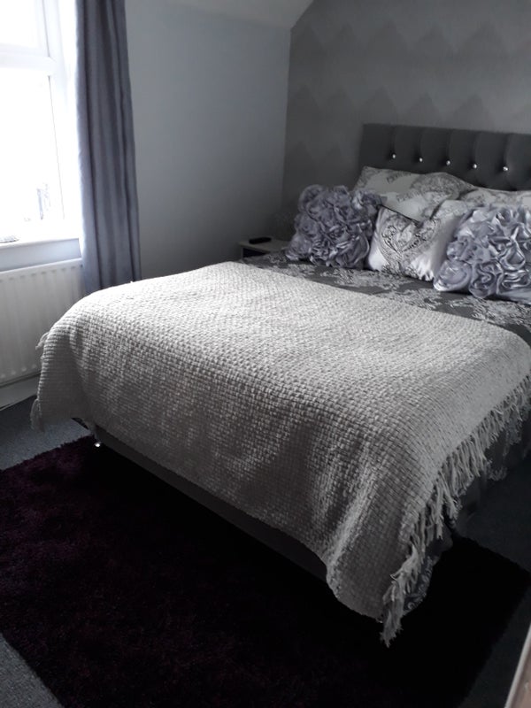 Photo 1: Bedroom