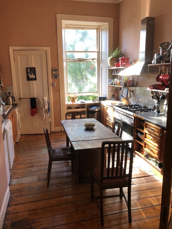 Photo 4: Kitchen