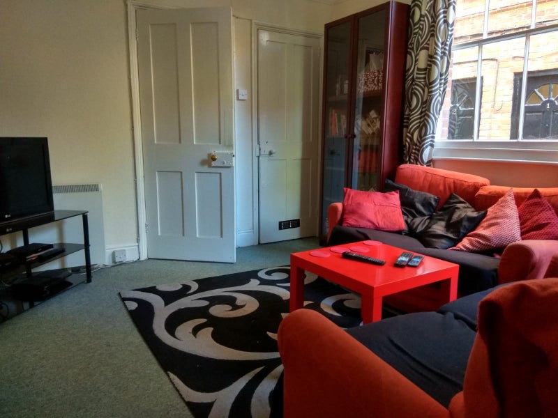 'Double bedroom in great location in Marlow' Room to Rent from SpareRoom