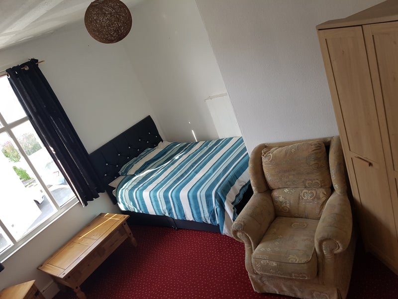 'Housing benefit accepted ' Room to Rent from SpareRoom
