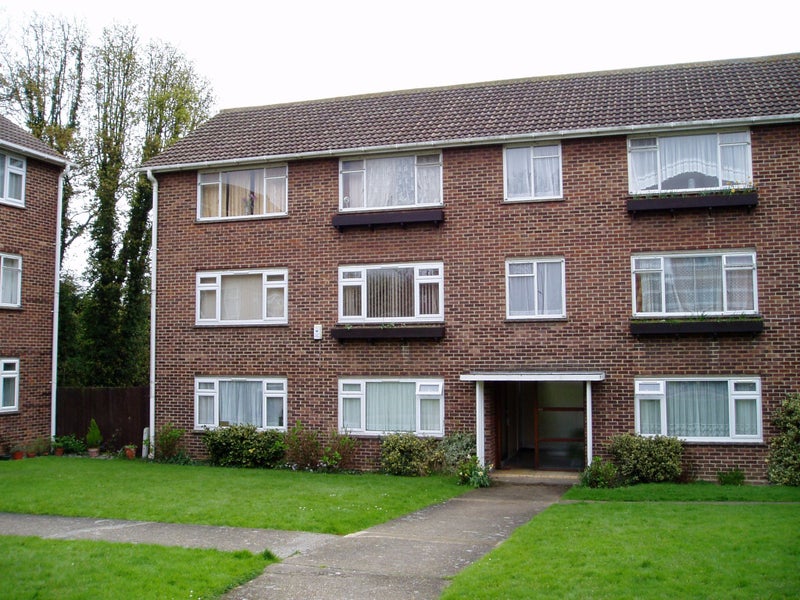 Photo 1: 3 3 BED FLAT SHAFTESBURY