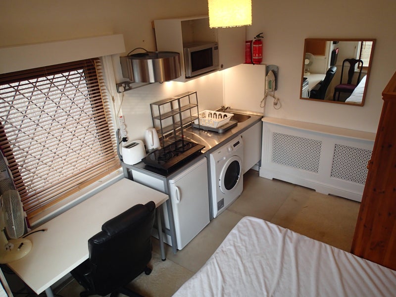 Photo 1: STUDIO ROOM