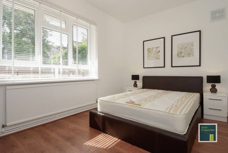 Photo 1: Bedroom 2 £940PCM - available 30/12/2025