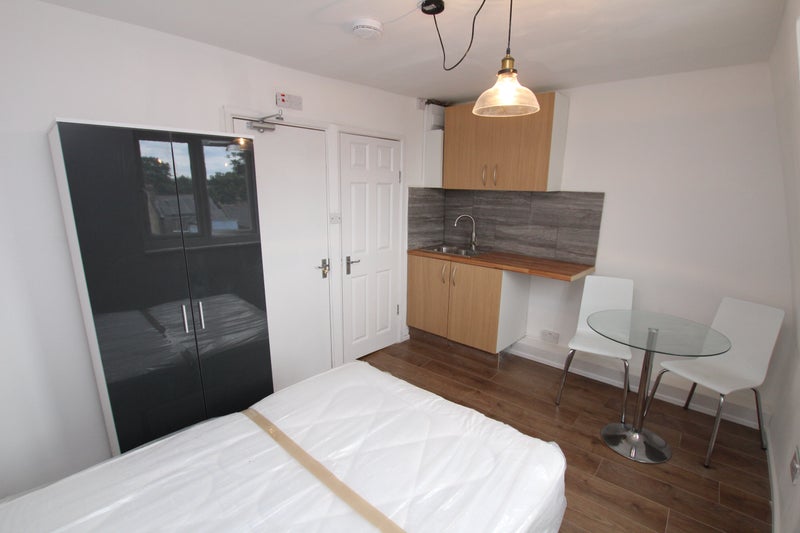 '3 Amazing Studios in Peckham ' Room to Rent from SpareRoom