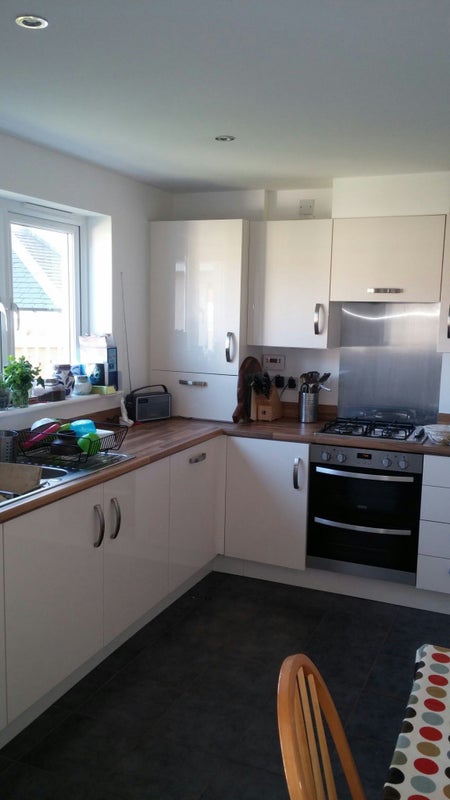 Photo 7: Kitchen