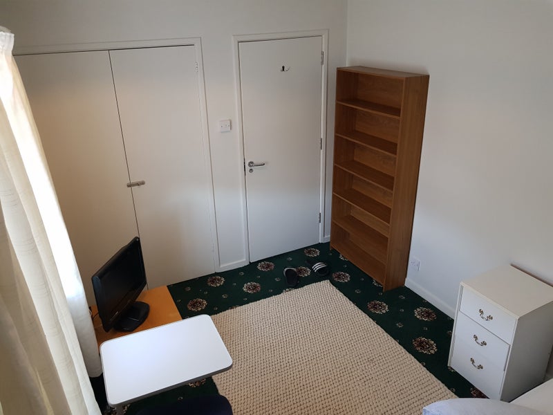 'Single Room in Oakridge Basingstoke' Room to Rent from SpareRoom