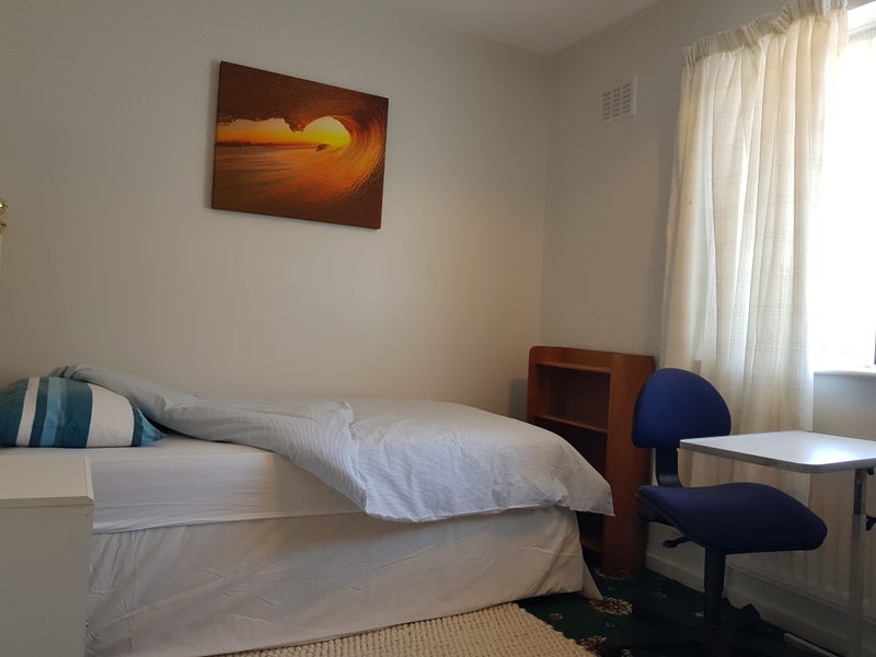 'Single Room in Oakridge Basingstoke' Room to Rent from SpareRoom