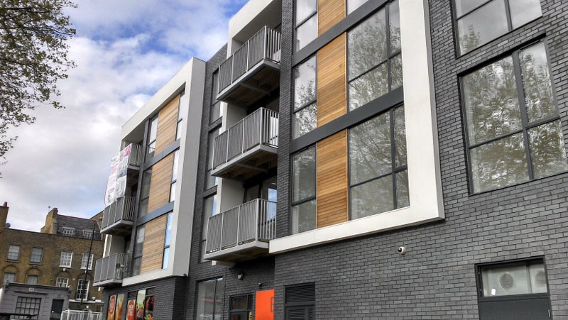 Photo 1: Exterior