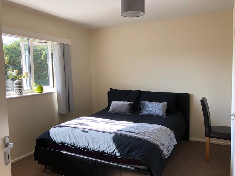 Double And Single Room Both With King Size Beds To From To Zoom Huge Double W King Size Bed 4