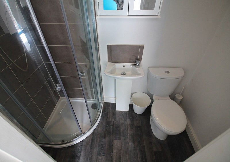 'Room with ensuite Lovely Lane Warrington' Room to Rent from SpareRoom