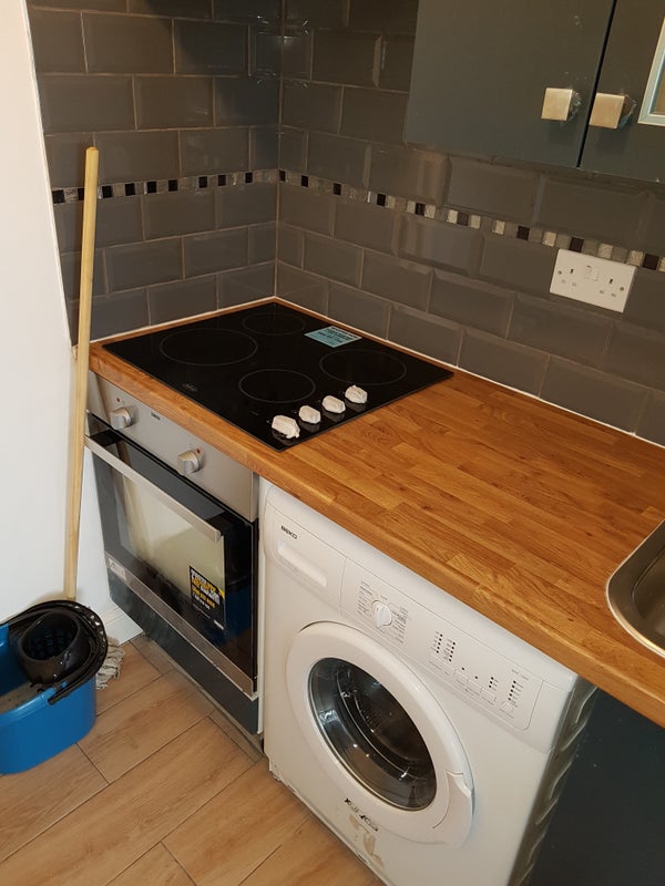 'Loughton All Bills Inclusive Studio Flat ' Room to Rent from SpareRoom