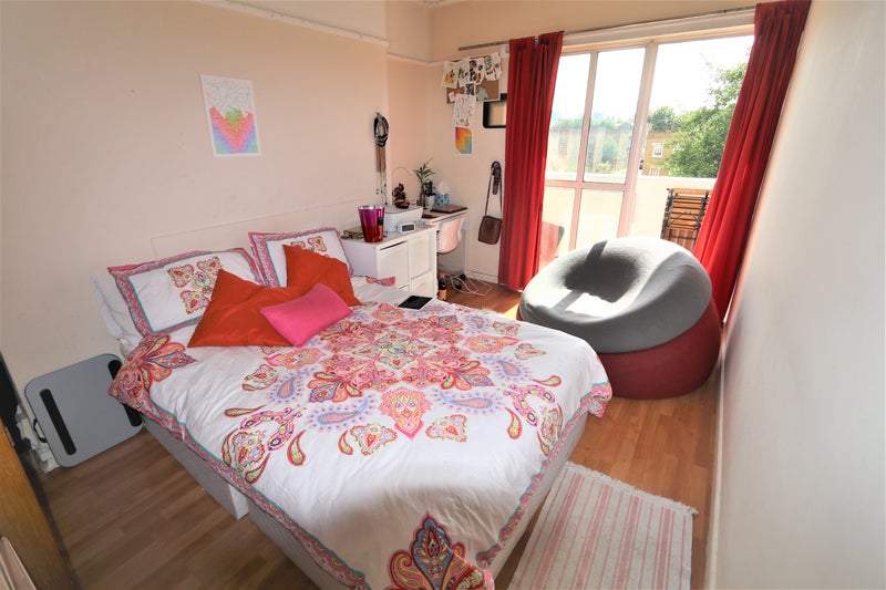 Photo 1: Room 1: £288pw with bills included. (Available 16/03/26)