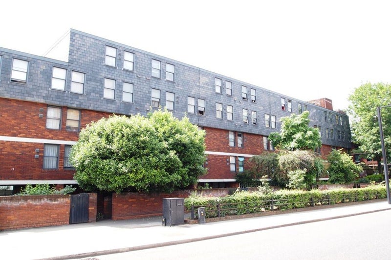 Photo 1: " Town House" with garden