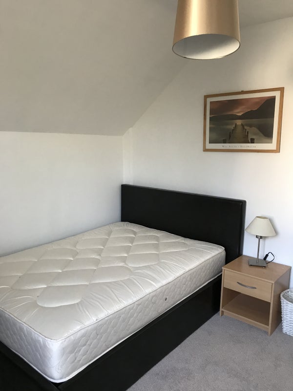 Photo 1: Double bedroom
